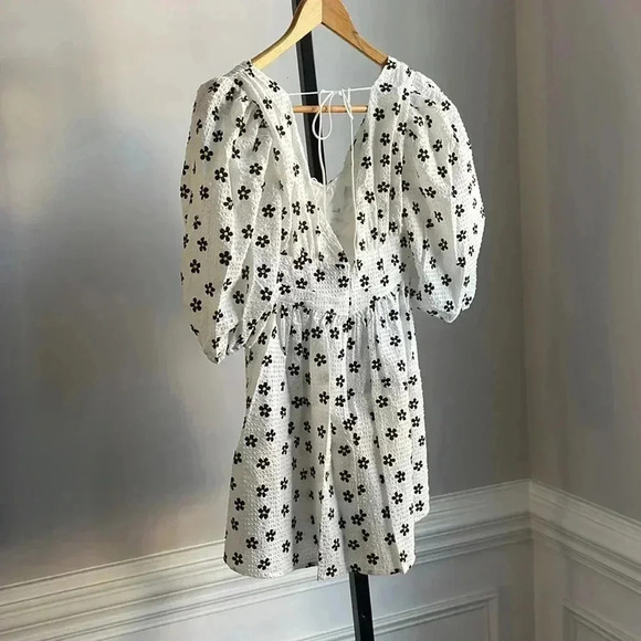 NWT For Love And Lemons puff sleeve dress flower detail - Picture 5 of 10